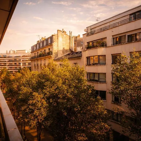 Avec Balcon Dans Le 17eme *