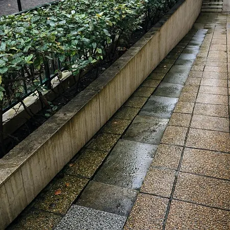 Avec Balcon Dans Le 17eme * Paříž